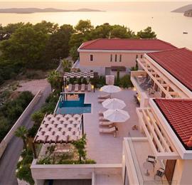 5 bedroom villa with infinity pool and sea views Hvar Town, sleeps 10